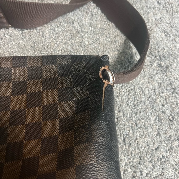 Authentic Louis Vuitton Damier Ebene messenger crossbody bag - & key holder - Picture 11 of 14